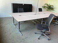 Ahrend, interstuhl bureau’s met bureaustoelen en kast - afbeelding 1 van  7