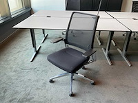 Ahrend, interstuhl bureau’s met bureaustoelen en kast - afbeelding 2 van  7