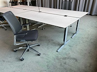 Ahrend, interstuhl bureau’s met bureaustoelen en kast - afbeelding 4 van  7