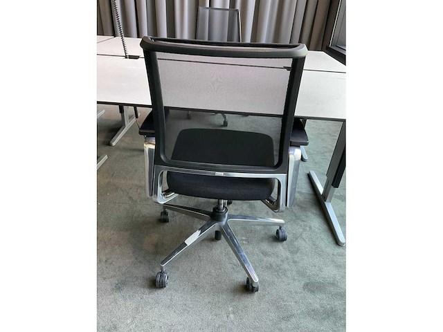 Ahrend, interstuhl bureau’s met bureaustoelen en kast - afbeelding 6 van  7