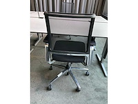 Ahrend, interstuhl bureau’s met bureaustoelen en kast - afbeelding 6 van  7