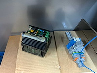 Ahrend jaloeziedeurkast met diverse voedingen en onderdelen - afbeelding 2 van  11