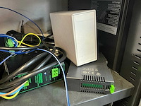 Ahrend jaloeziedeurkast met diverse voedingen en onderdelen - afbeelding 7 van  11