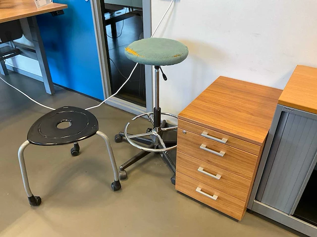 Ahrend partij kantoorinventaris - afbeelding 2 van  6