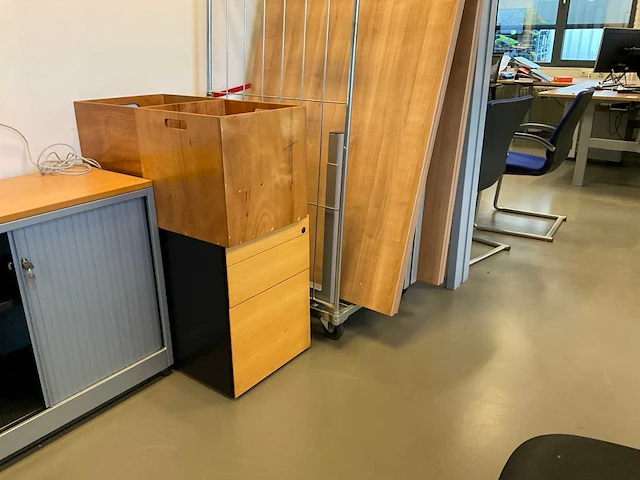 Ahrend partij kantoorinventaris - afbeelding 4 van  6