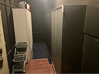 Ahrend rol -en tweedeurskast (5x) - afbeelding 1 van  9