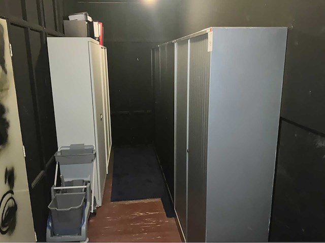 Ahrend rol -en tweedeurskast (5x) - afbeelding 2 van  9