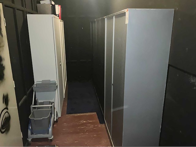 Ahrend rol -en tweedeurskast (5x) - afbeelding 3 van  9