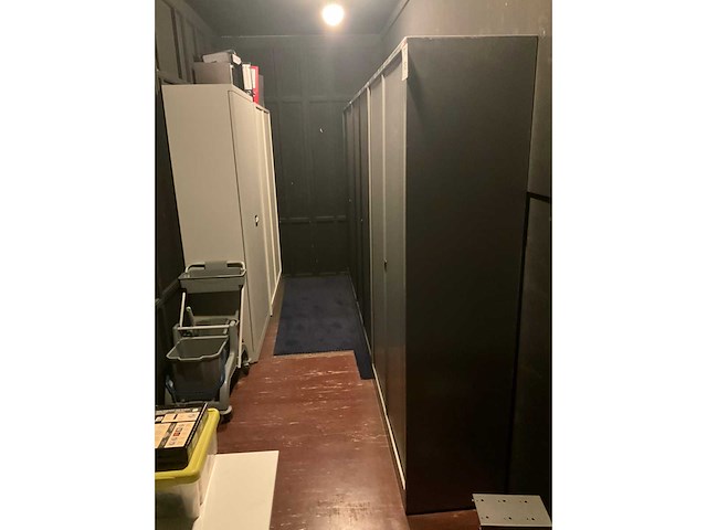 Ahrend rol -en tweedeurskast (5x) - afbeelding 4 van  9