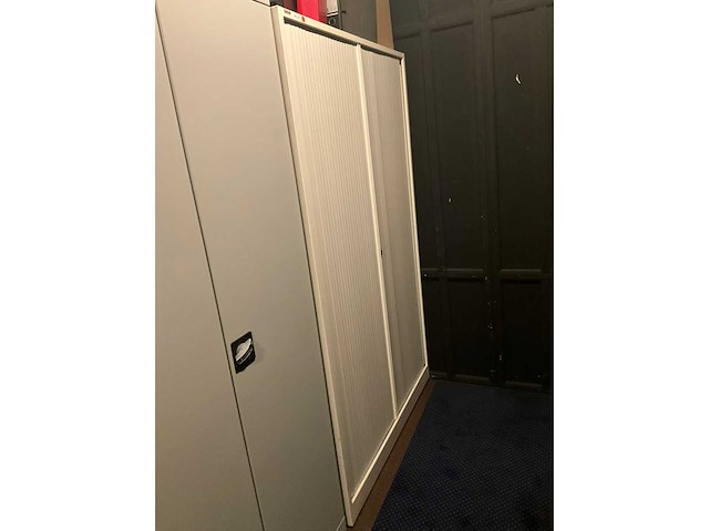 Ahrend rol -en tweedeurskast (5x) - afbeelding 5 van  9