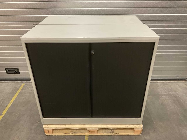 Ahrend roldeurkast (2x) - afbeelding 1 van  2