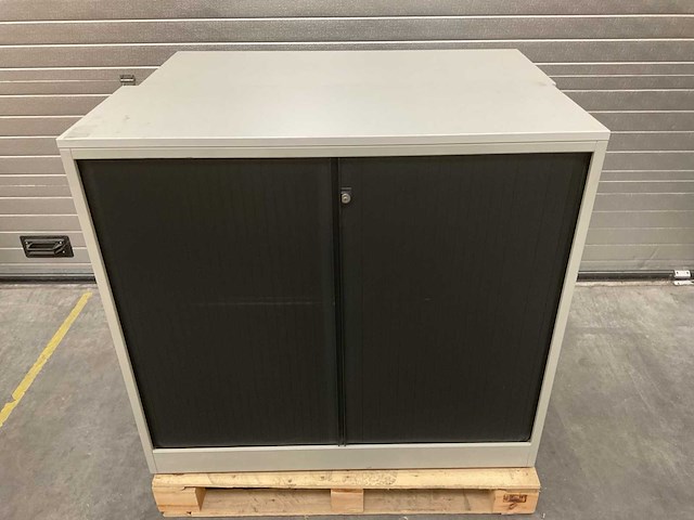 Ahrend roldeurkast (2x) - afbeelding 1 van  2