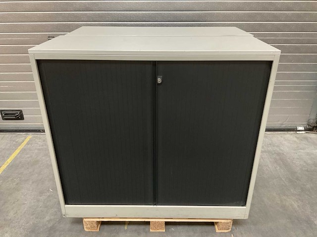 Ahrend roldeurkast (4x) - afbeelding 1 van  2