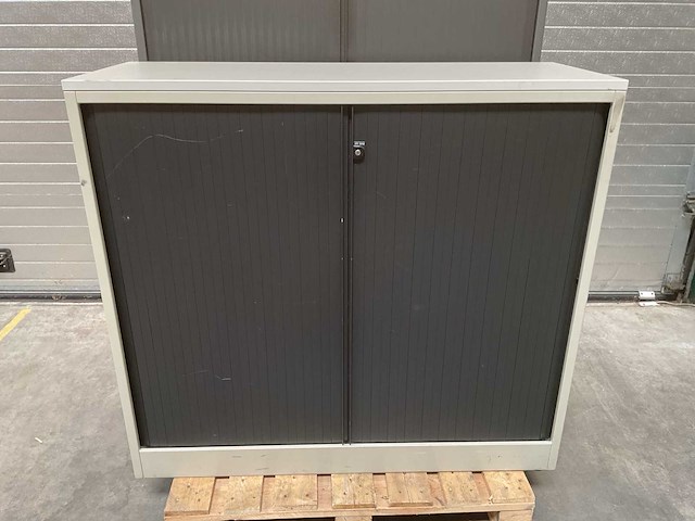 Ahrend roldeurkast - afbeelding 1 van  2