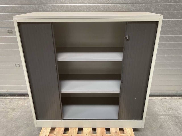 Ahrend roldeurkast - afbeelding 2 van  3