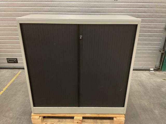 Ahrend roldeurkast - afbeelding 1 van  2