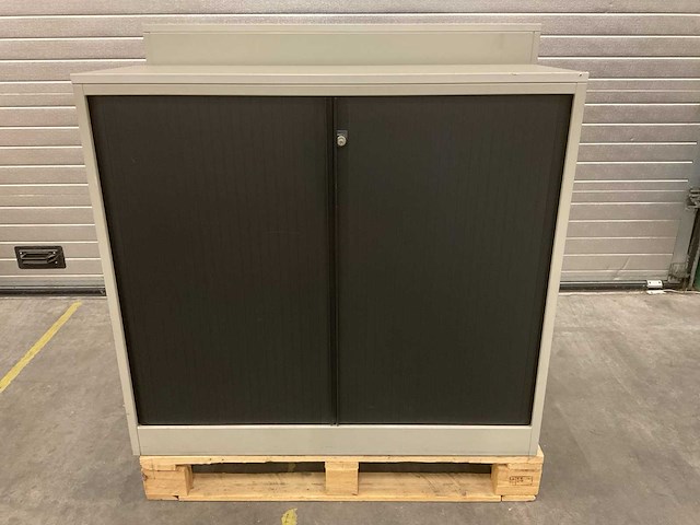 Ahrend roldeurkast - afbeelding 1 van  2