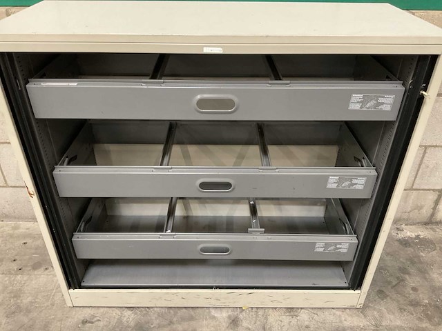 Ahrend roldeurkast - afbeelding 2 van  3