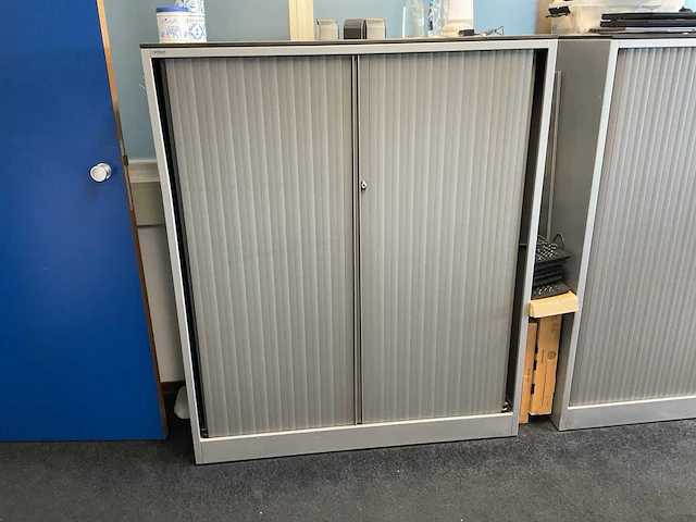 Ahrend roldeurkast - afbeelding 2 van  3