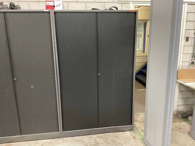 Ahrend roldeurkast - afbeelding 1 van  3