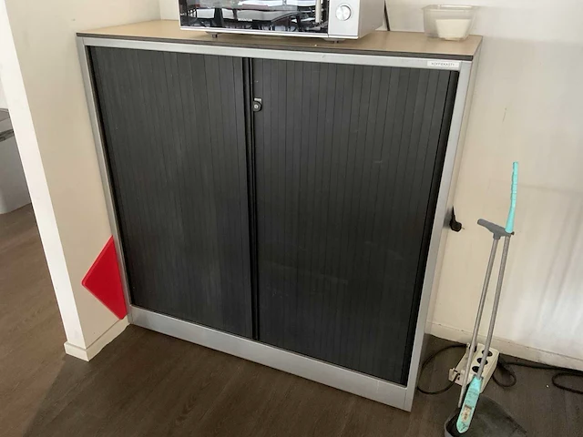 Ahrend roldeurkast - afbeelding 1 van  3