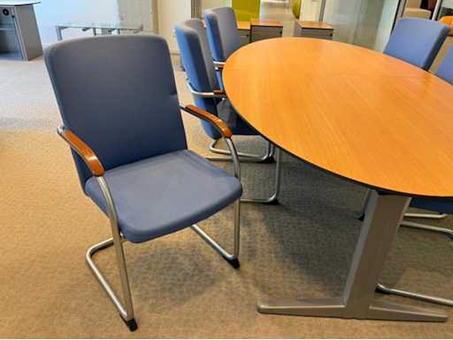 Ahrend vergadertafel met -stoelen - afbeelding 7 van  11