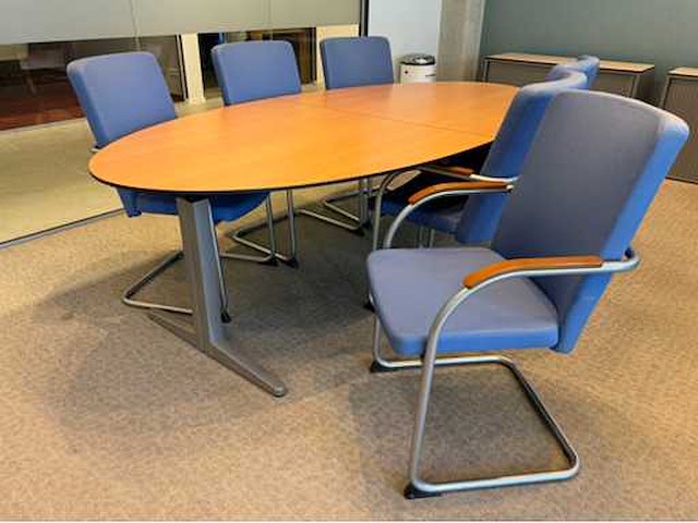 Ahrend vergadertafel met -stoelen - afbeelding 4 van  11