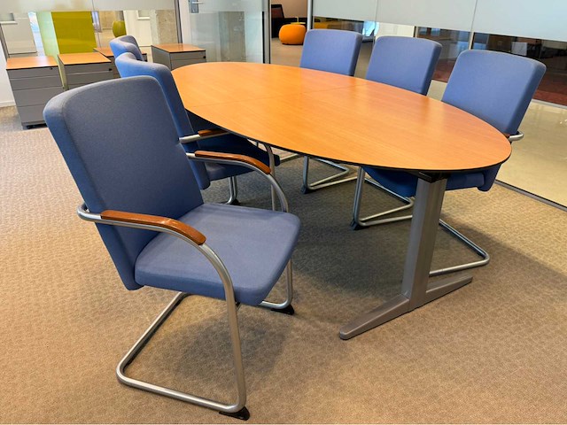 Ahrend vergadertafel met -stoelen - afbeelding 10 van  11