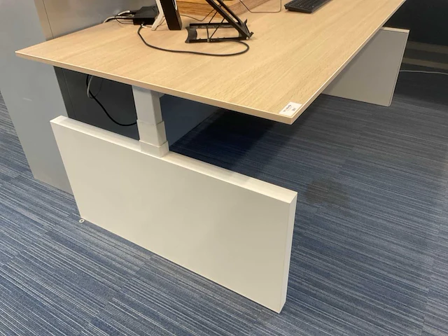 Ahrend zit-sta bureau met 1 los bureau (2x) - afbeelding 5 van  5