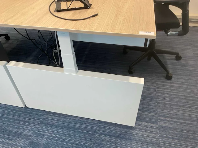 Ahrend zit-sta bureau met bureaustoel - afbeelding 3 van  10