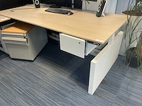 Ahrend zit-sta bureau met bureaustoel - afbeelding 1 van  4