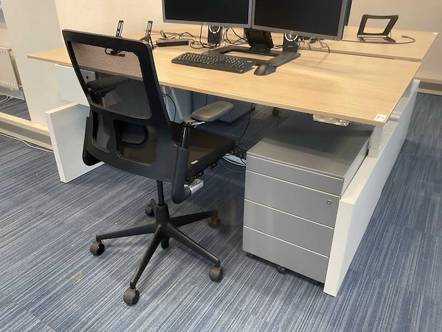 Ahrend zit-sta bureau met bureaustoel - afbeelding 4 van  11