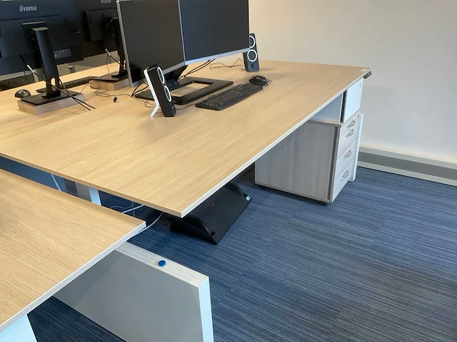 Ahrend zit-sta bureau - afbeelding 1 van  5