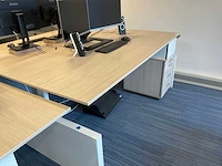 Ahrend zit-sta bureau