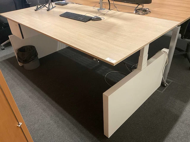 Ahrend zit-sta bureau - afbeelding 1 van  5