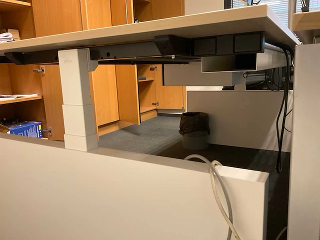 Ahrend zit-sta bureau - afbeelding 4 van  5