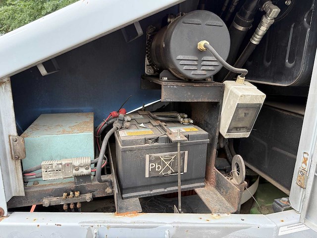 Aichi - 2007 - sr18a - rups telescoop hoogwerker - afbeelding 15 van  26
