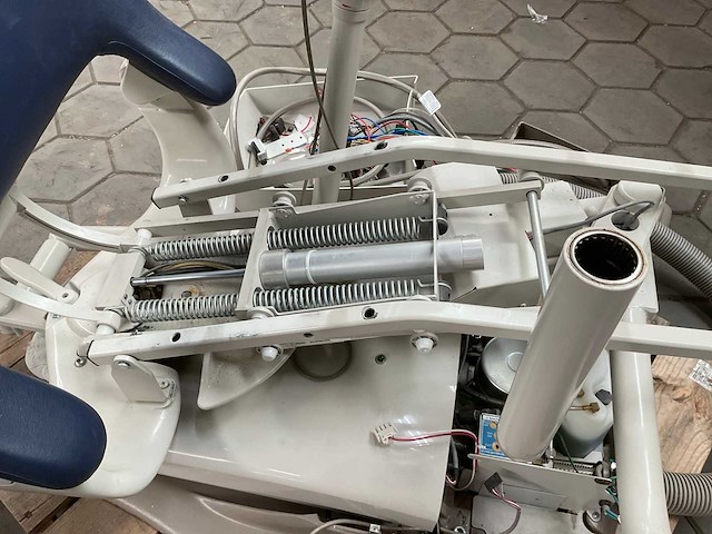 Aidec tandartsstoel - afbeelding 9 van  10