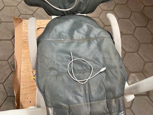 Aidec tandartsstoel - afbeelding 13 van  16