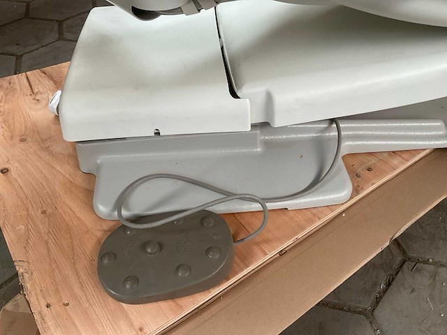 Aidec tandartsstoel - afbeelding 9 van  10