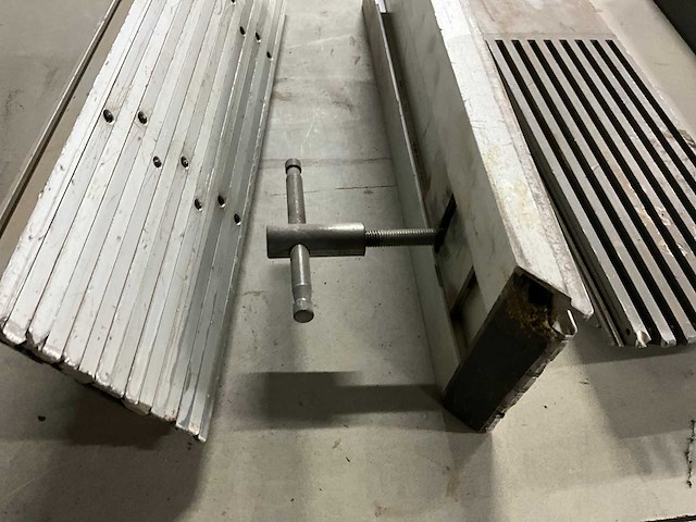 Aigner frees beveiliging (6x) - afbeelding 6 van  10