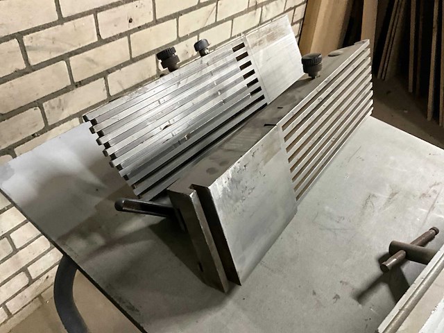 Aigner frees beveiliging (6x) - afbeelding 9 van  10