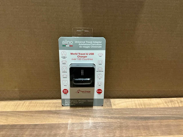 Aiino universele travel adapter 2.1a usb lader (33x) - afbeelding 1 van  3