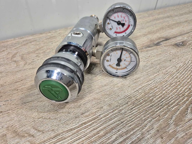 Air liquide gasdruk regelaar - afbeelding 1 van  2