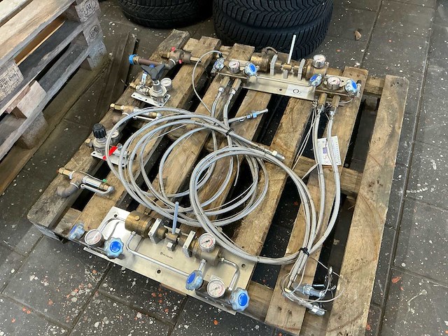 Air liquide gasverdeelunit (2x) - afbeelding 1 van  13