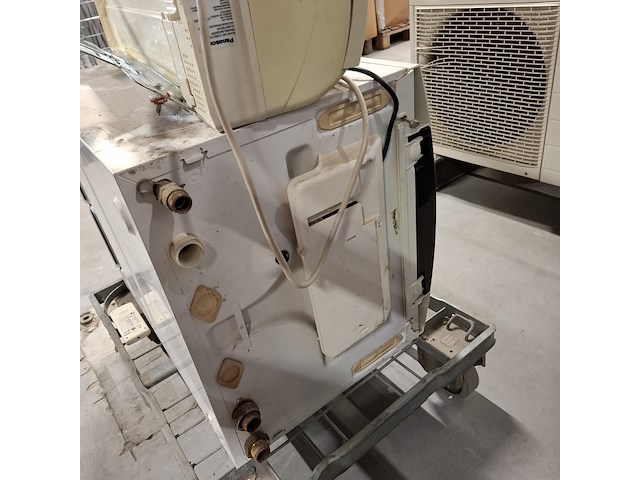 Airco binnen en buitenunit en cv ketel, o.a. panasonic en nefit - afbeelding 9 van  10