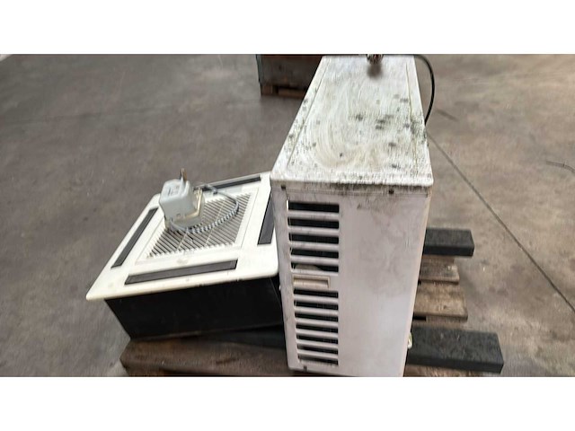 Airco unit met plafond unit - afbeelding 2 van  6