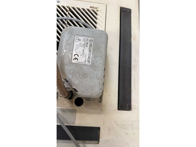 Airco unit met plafond unit - afbeelding 4 van  6