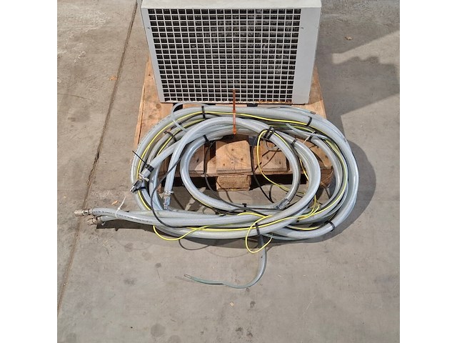 Airconditioning 7kw 230v fral, facsw22, bouwjaar 2014, watergekoeld met buitenunit - afbeelding 4 van  12