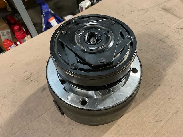 Airconditioning compressor - afbeelding 1 van  4